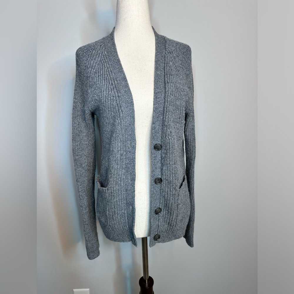 Sz M Gap heathered grey knit button front cardigan pockets wool blend v neck - Picture 2 of 9
